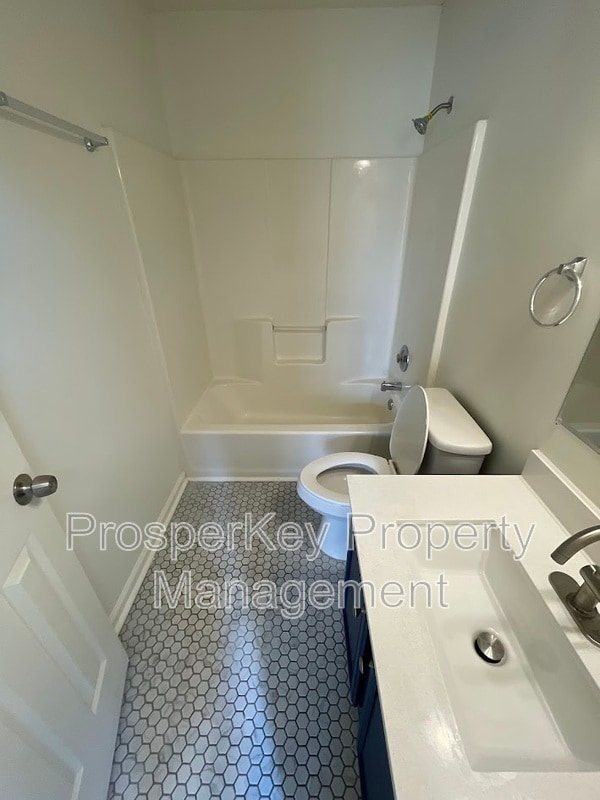 Building Photo - 207 Timber Ridge Dr