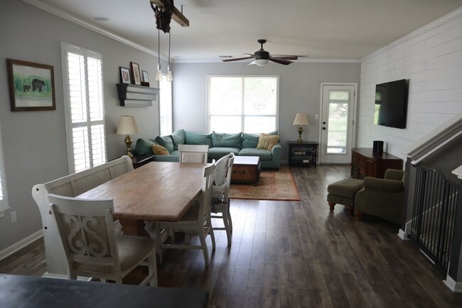 Building Photo - 4 Bed 2.5 Home in San Marcos, TX