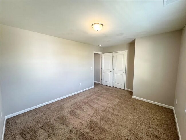 Building Photo - Corner-Lot Luxury Living in Bridlewood Far...