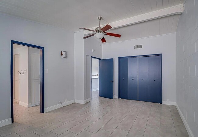 Building Photo - Stylish Unit Designed for Comfort