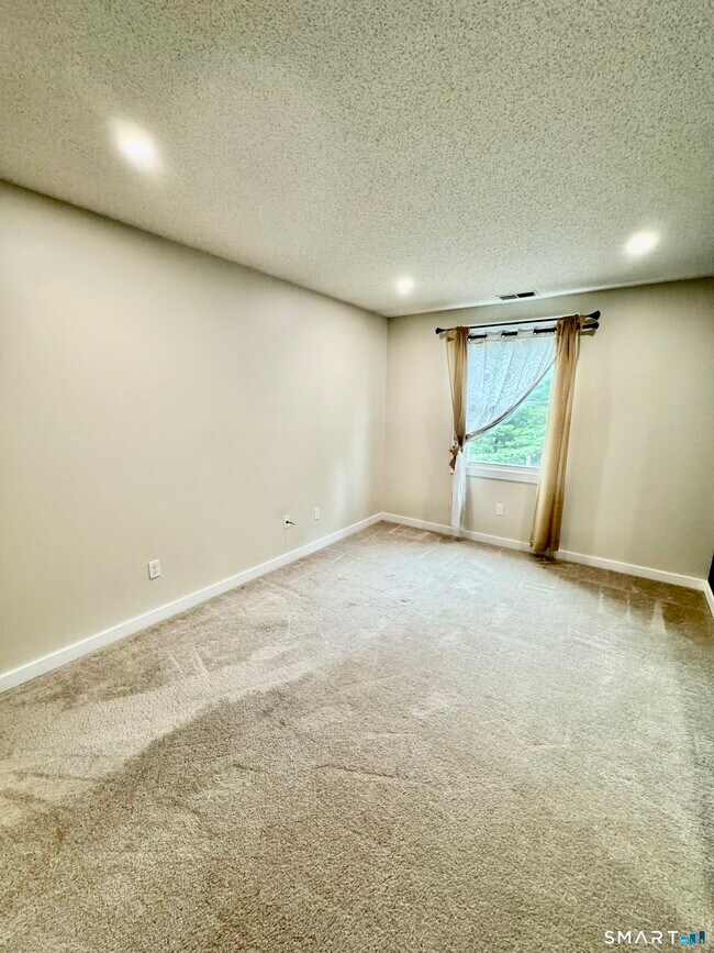 Building Photo - 58 Uplands Way