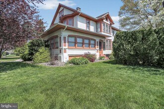 Building Photo - 319 N 2nd St