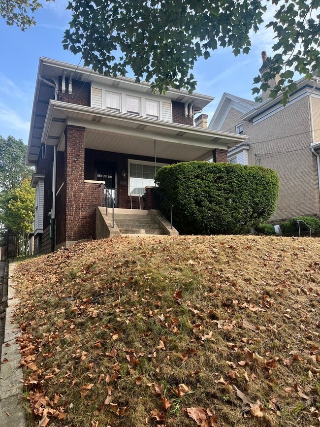 Building Photo - 3 Bedroom Squirrel Hill Home Available Now!
