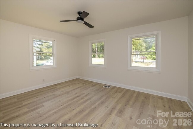 Building Photo - 409 Eastover Ave
