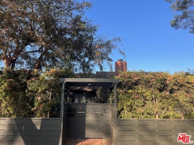 Building Photo - 3314 McLaughlin Ave