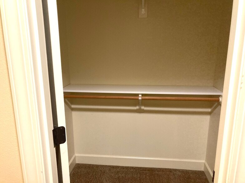 Closet - 2473 NW Awbrey Rd