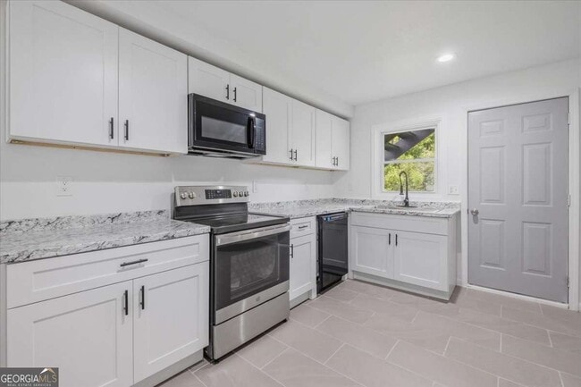 Building Photo - 608 N College Dr