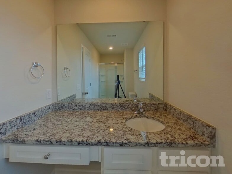 Building Photo - 2010 Southlea Dr