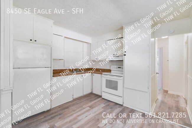 Building Photo - 8450 SE Eagle Ave