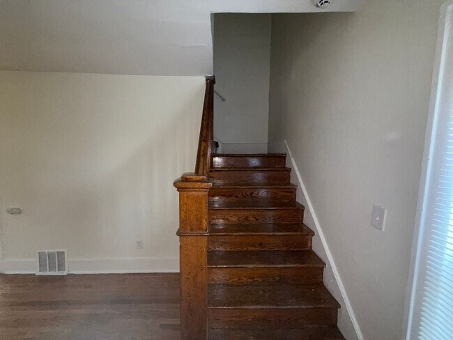Building Photo - Open House Schedule Mon 9.8.25 @ 12:00pm, ...