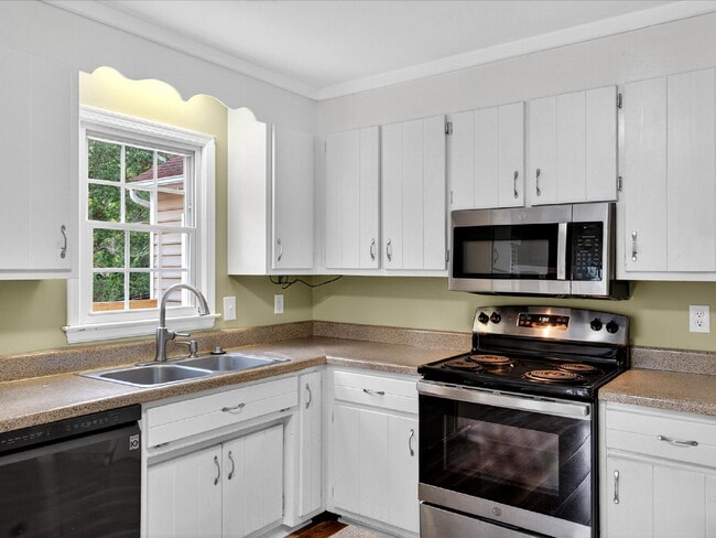 Building Photo - 3512 Castlebury Dr