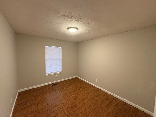 Building Photo - For Rent