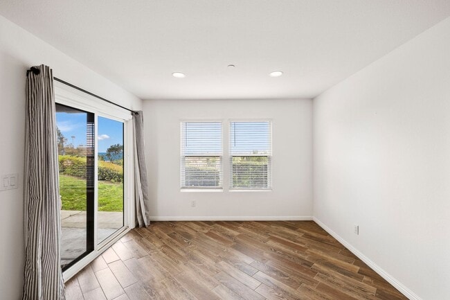 Building Photo - 1056 Calle Del Cerro