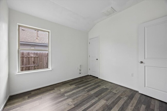 Building Photo - 5505 Bonneville Bend