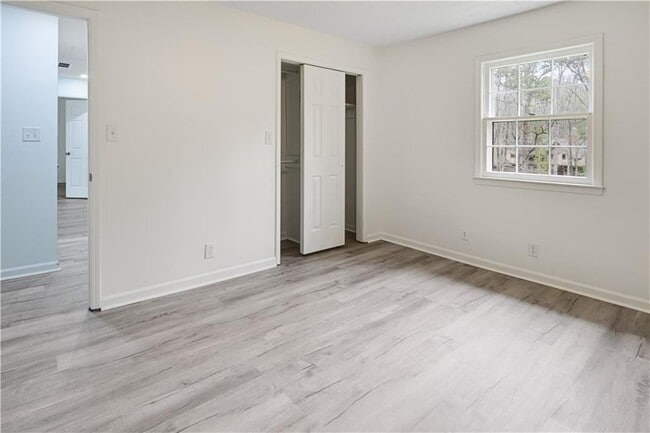 Building Photo - 4711 Nutmeg Way SW