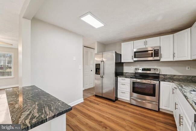 Building Photo - 308 Raussell Pl