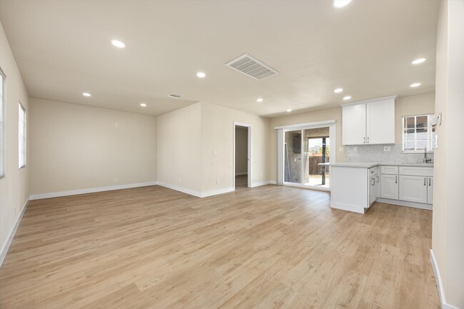 Building Photo - 2229 Gale Ave