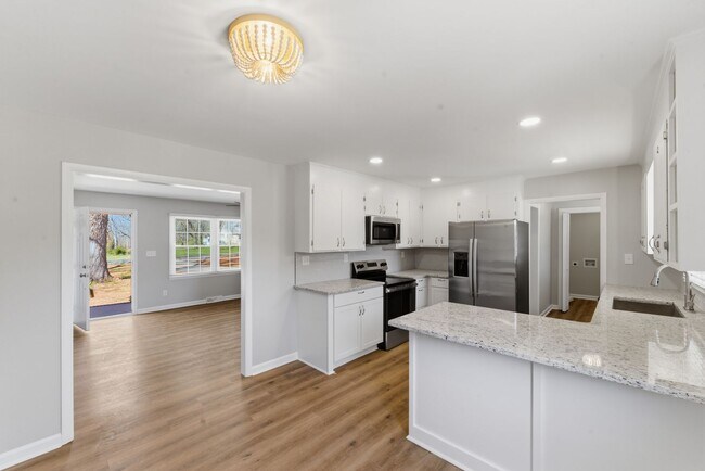 Building Photo - COMING SOON! Space, Comfort & Convenience – 3BR Home Near I-85 & Crowders Mountain