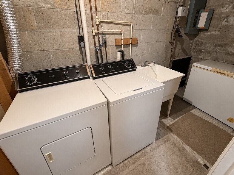 Building Photo - 739 Orley Pl