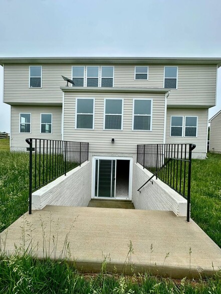 Building Photo - 9080 Piney Mountain Rd