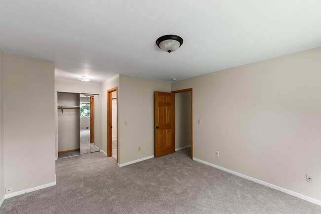 Building Photo - 304 Pondridge Cir