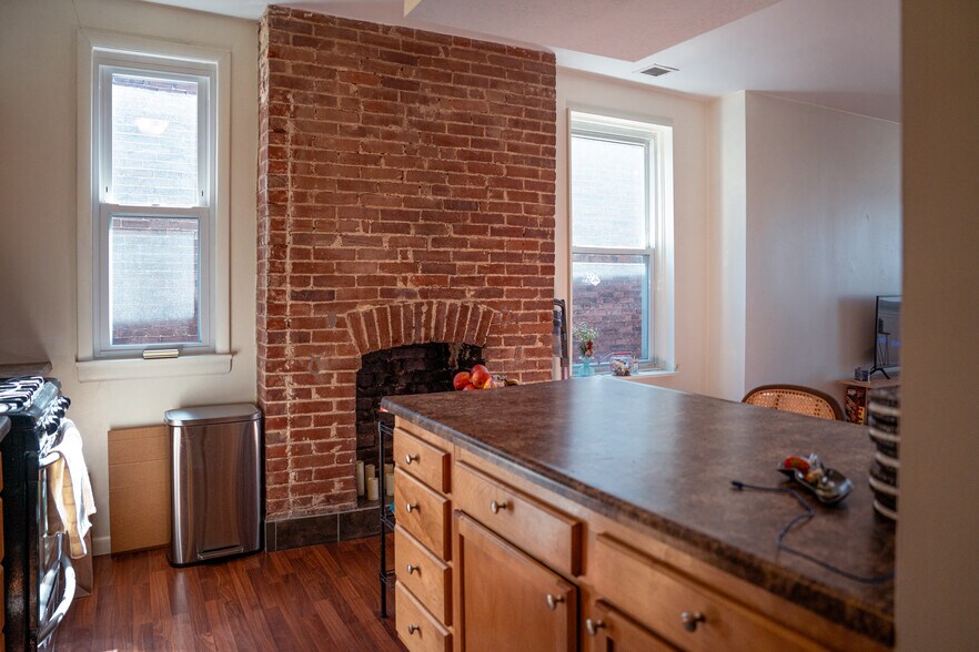 Building Photo - 625 S Negley Ave