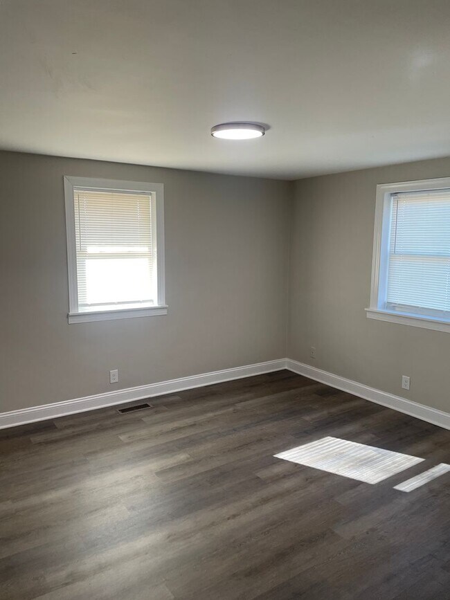 Building Photo - 203 Beechwood Cir