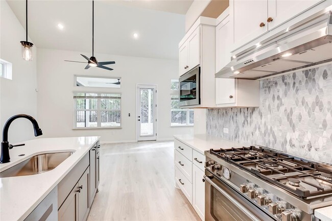 Building Photo - 2008 Kit Cir