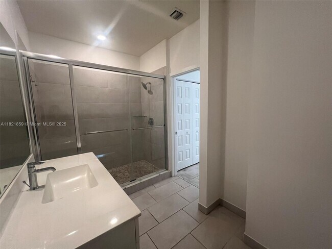 Building Photo - 4636 NW 84th Ave