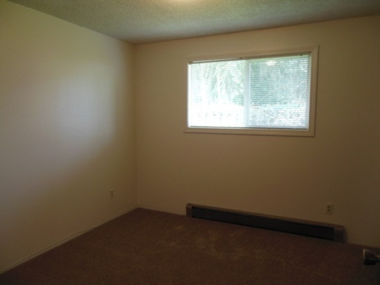 Building Photo - Spacious 3 Bedroom, 1 Bath Pet Friendly Ho...