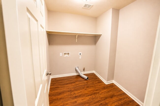 Building Photo - 9607 Memorial Crossing Ct