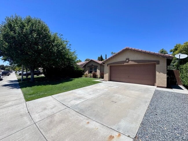 Building Photo - Available for LEASE! 3 bedroom 2 bathroom ...