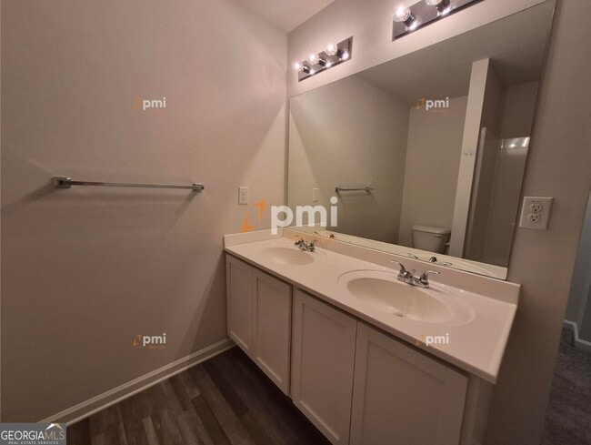 Building Photo - 712 Maddux Dr