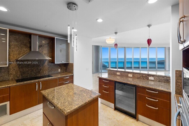 Building Photo - 5959 Collins Ave