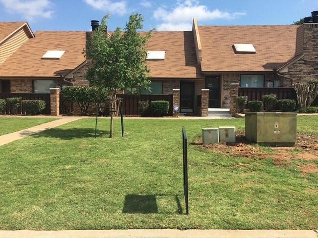 Building Photo - 2 BED 2 BATH 1 CAR GARAGE FAIRFIELD GREENS...
