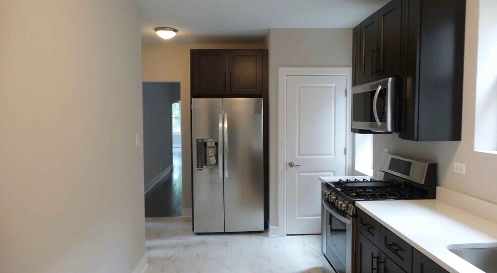 Building Photo - 8048 S Marshfield Ave