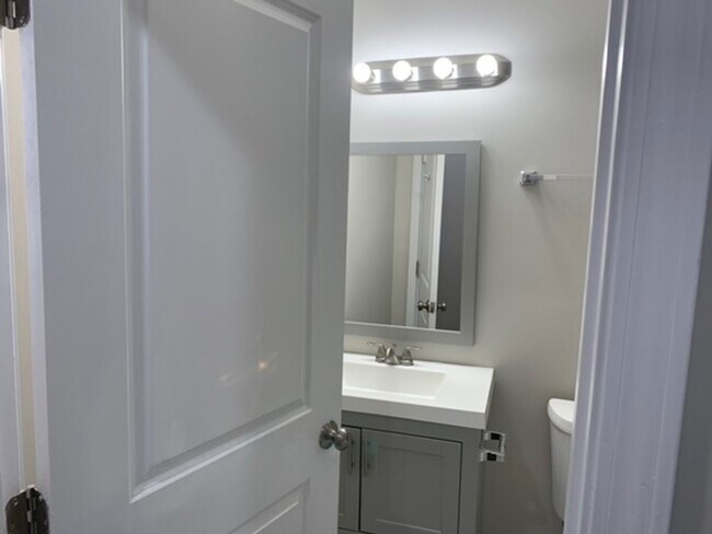 Building Photo - Beautiful two bedroom one bath near Campbellton and 166