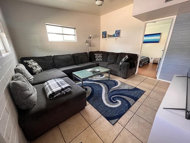 Building Photo - 1031 N 78th Pl