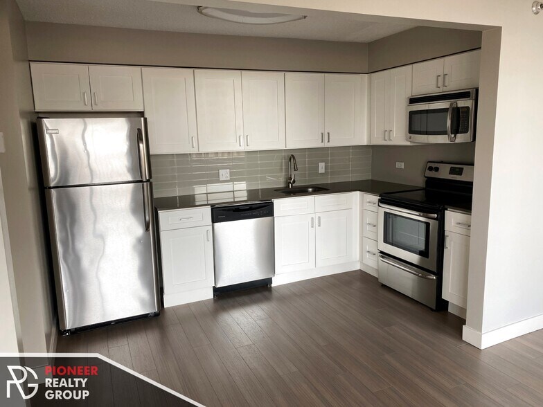 Building Photo - 2551 N Clark St