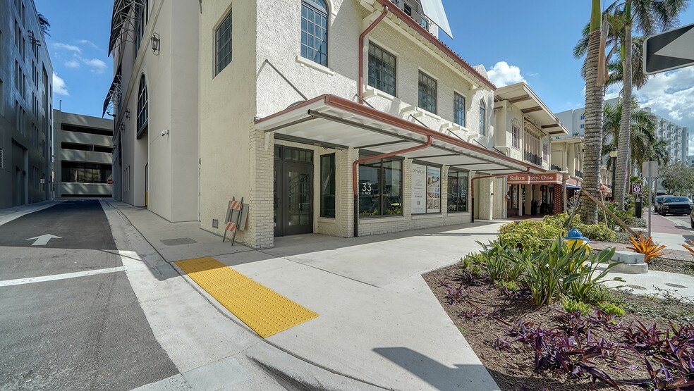 Main Building Entry - 33 S Palm Ave