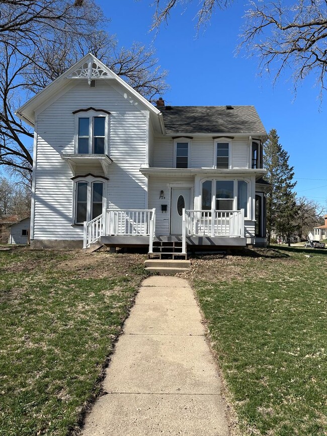 Building Photo - 4 bedroom house