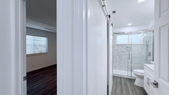 Building Photo - NEWLY RENOVATED---- 2BD/1BA, End Unit TH in Twin Creeks Garden, San Ramon- Available Now!