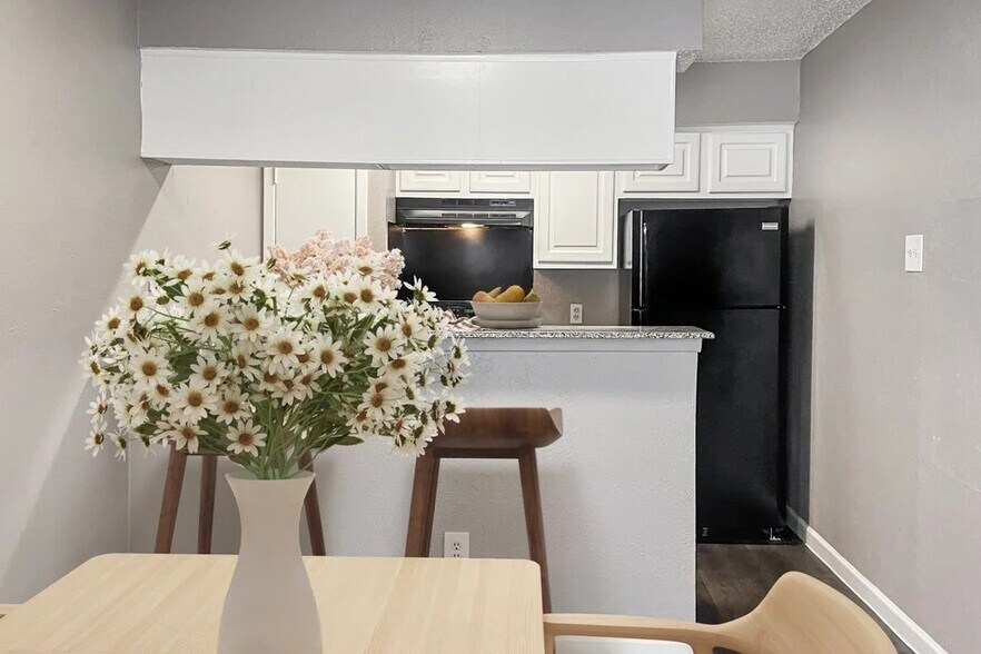 Building Photo - Suncrest Apartments