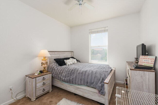 Building Photo - 6960 Rioja Ct