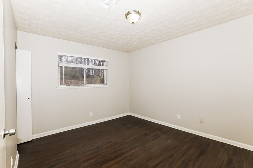 Building Photo - 243 Sedgefield Dr