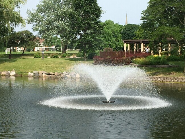 Building Photo - 1304 S Hunt Club Dr