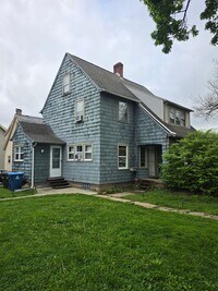 Building Photo - 338 E College Ave