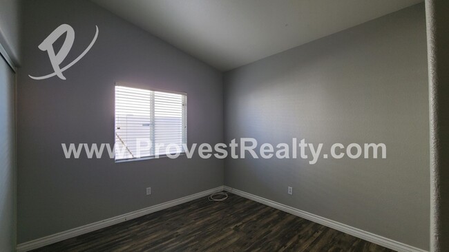 Building Photo - 3 Bedroom 2 Bath Hesperia Home with a bonu...