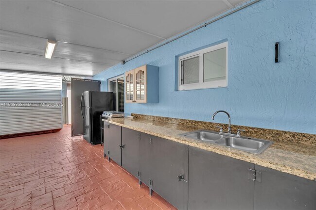 Building Photo - 2767 W 69th Terrace