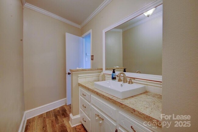 Building Photo - 6412 Tomahawk Ln